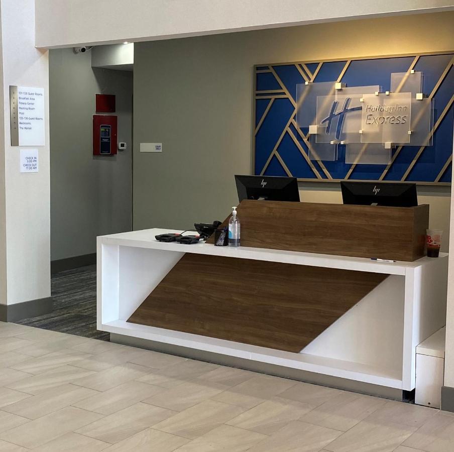 Holiday Inn Express - Gloucester By Ihg Екстер'єр фото