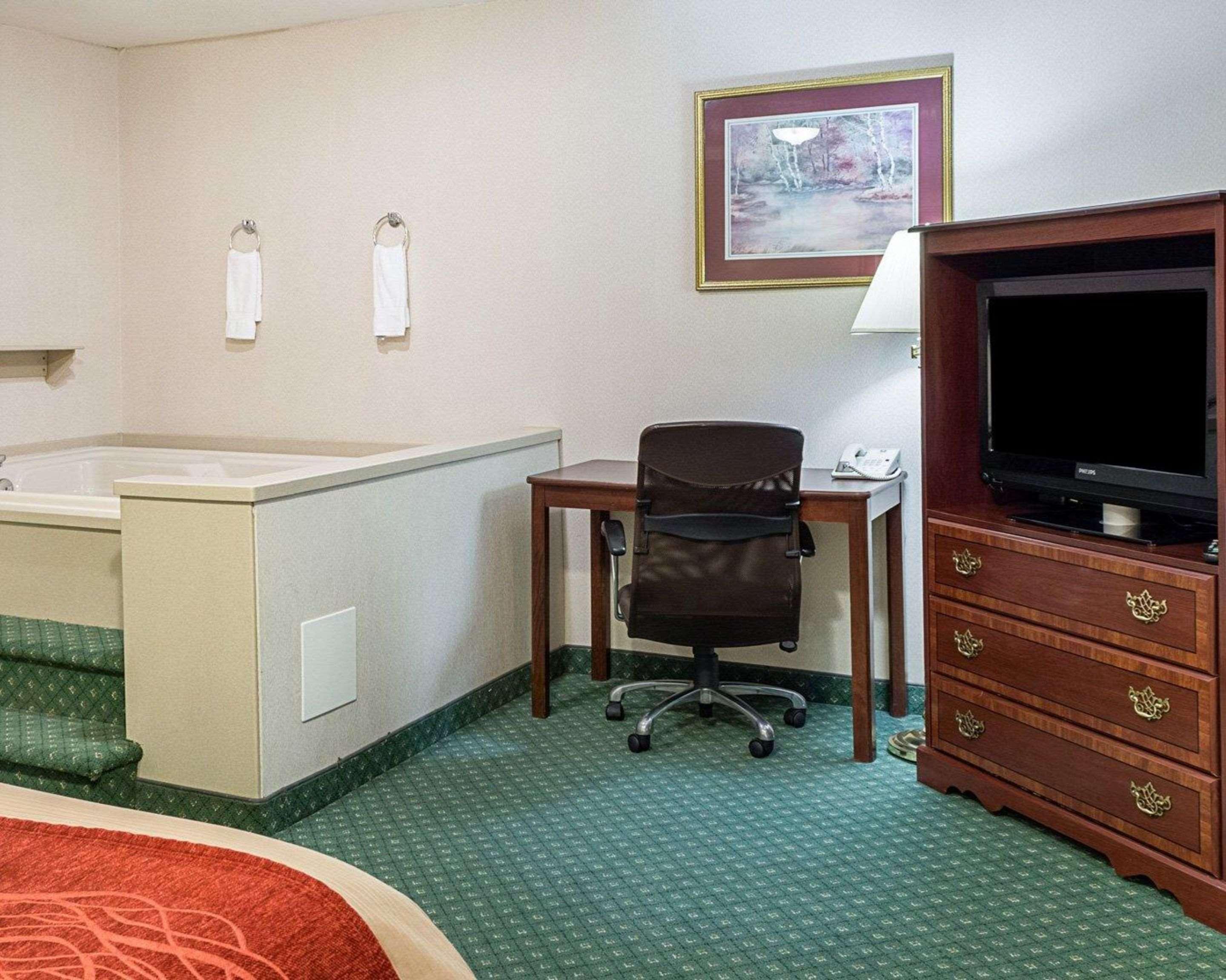 Holiday Inn Express - Gloucester By Ihg Екстер'єр фото